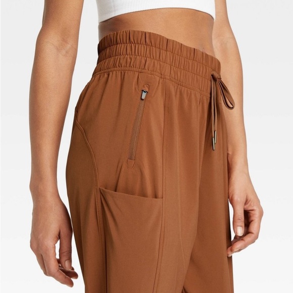 Women's Tapered Stretch Woven Mid-Rise
Pants All In Motion Green NWT S, M - Picture 8 of 15